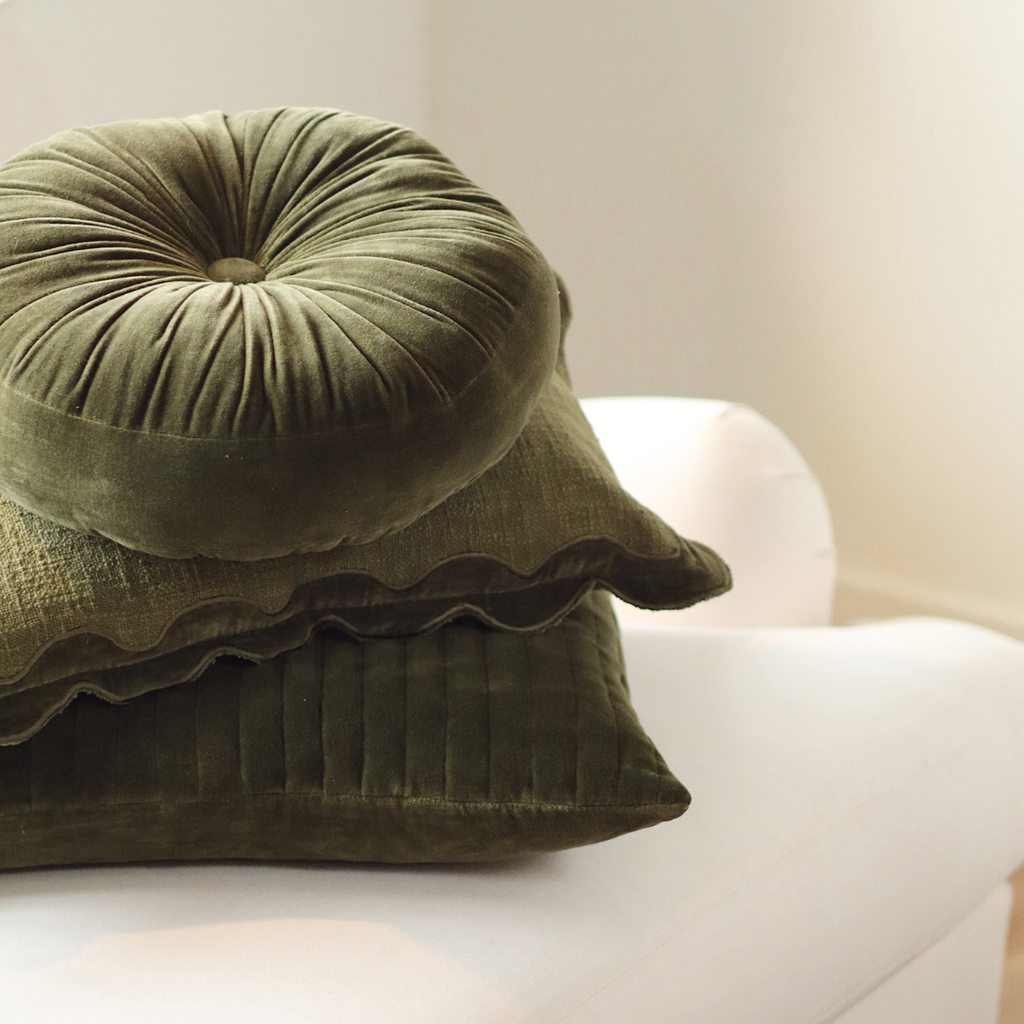 Velvet Scalloped Pillow - Moss (21" x 12")