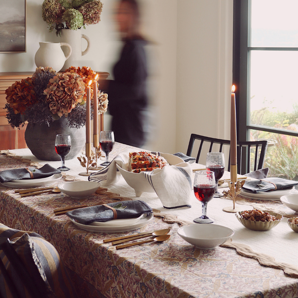 Luna Vine Tablecloth (104" x 60")