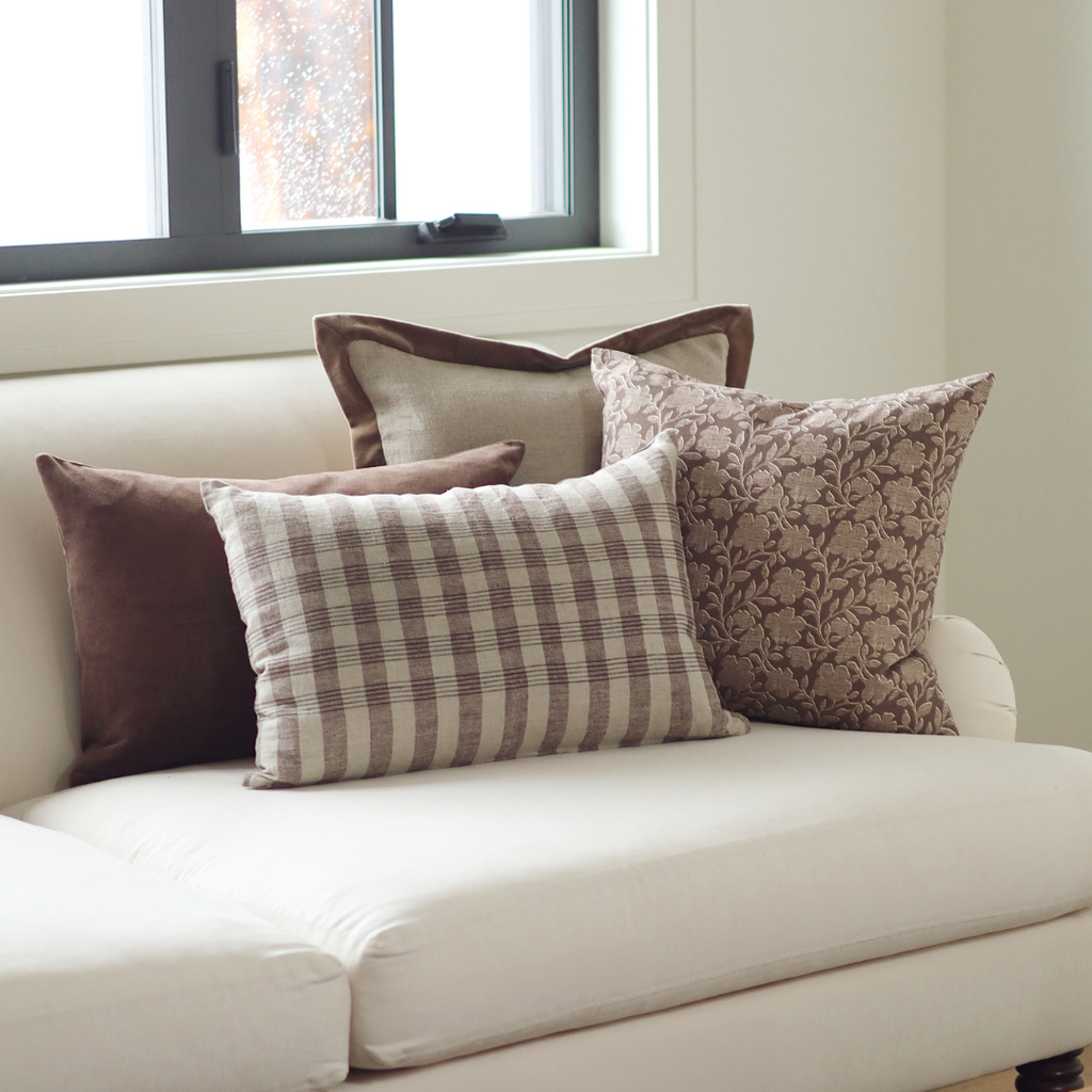 Velvet Edge Linen Pillow - Chocolate (20" x 20")