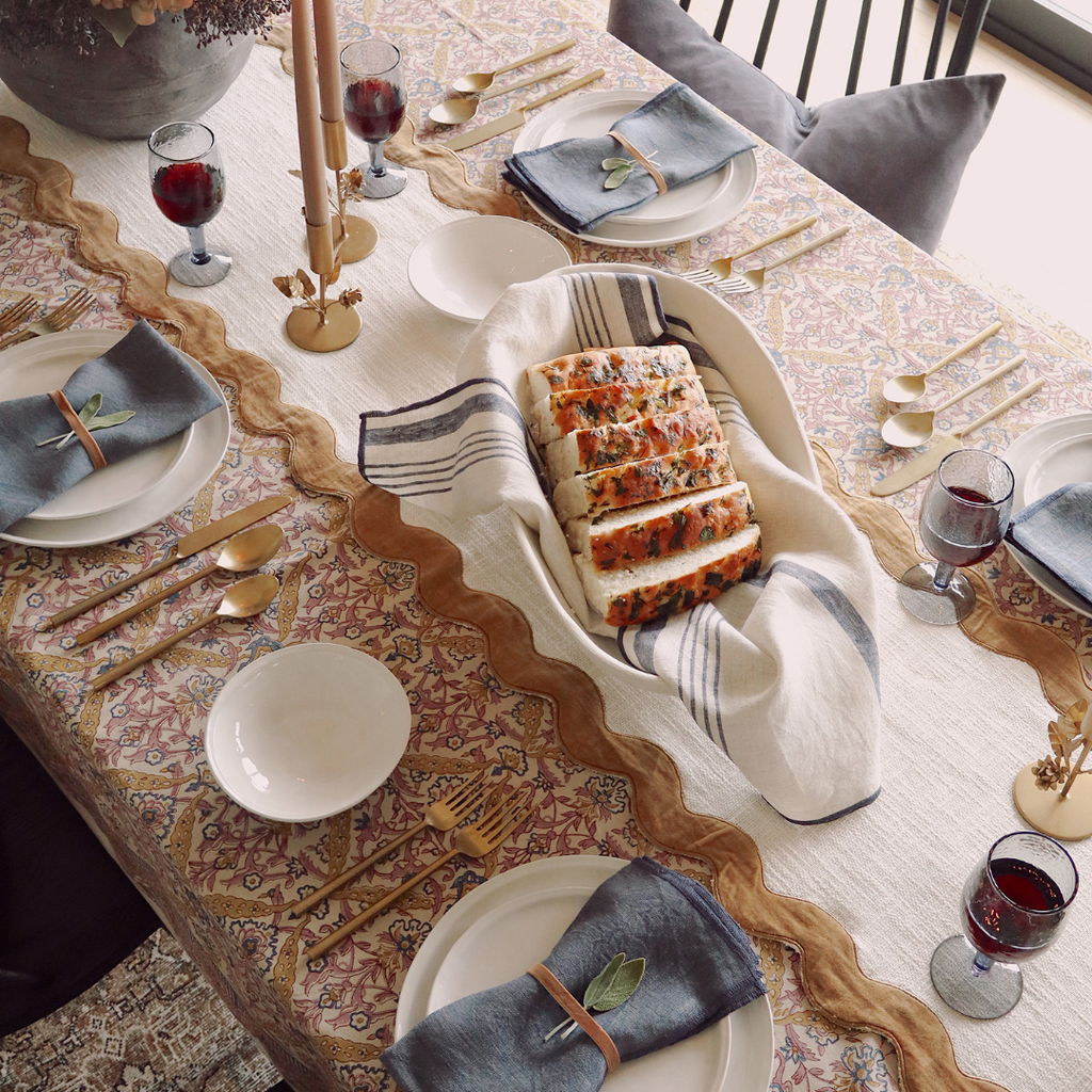 Luna Vine Tablecloth (104" x 60")