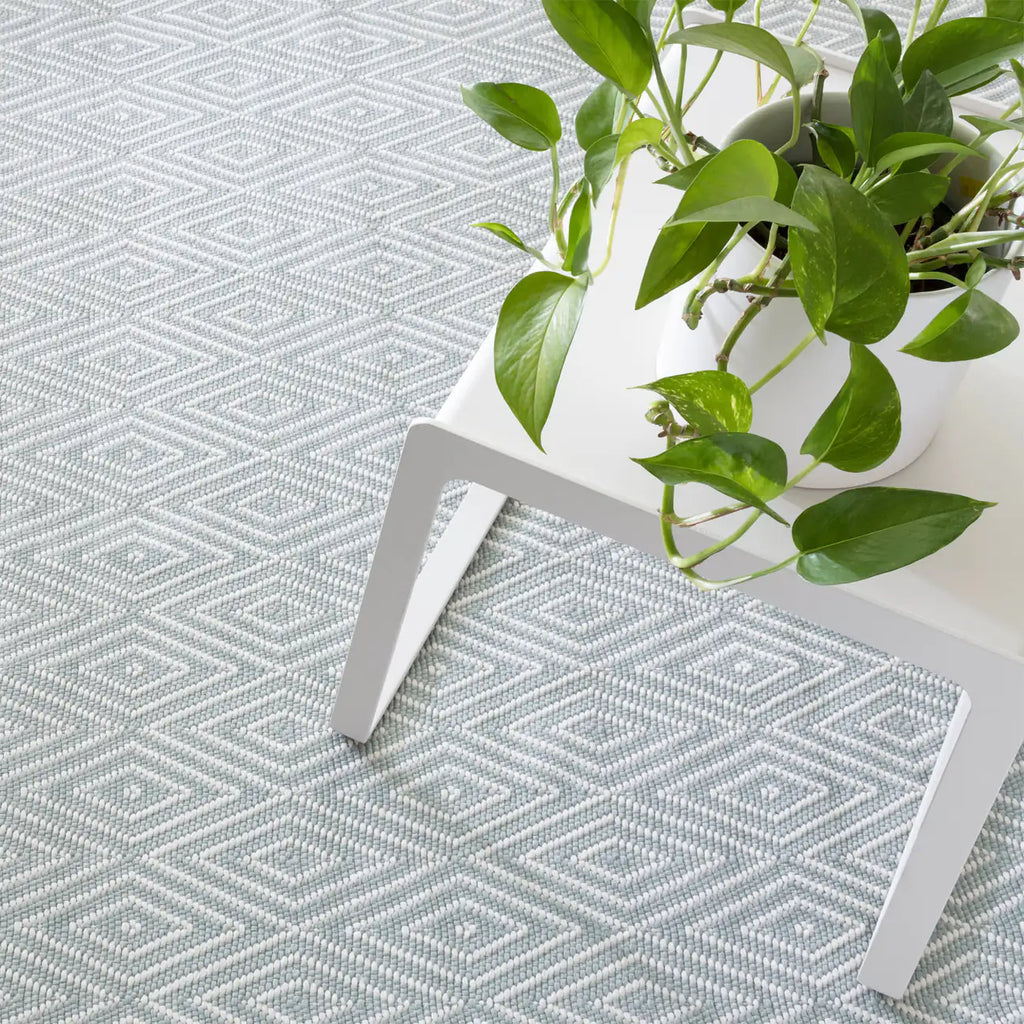 Dash & Albert - Diamond Light Blue/Ivory Handwoven Indoor/Outdoor Rug