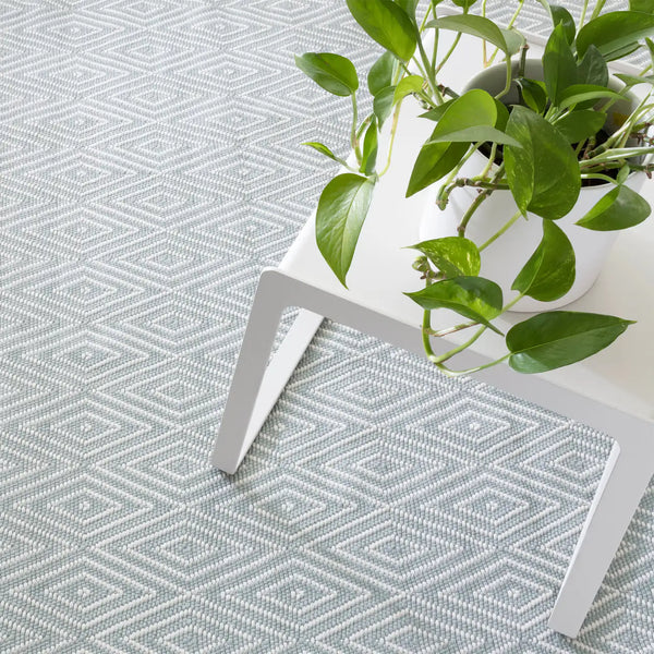 Dash & Albert - Diamond Light Blue/Ivory Handwoven Indoor/Outdoor Rug