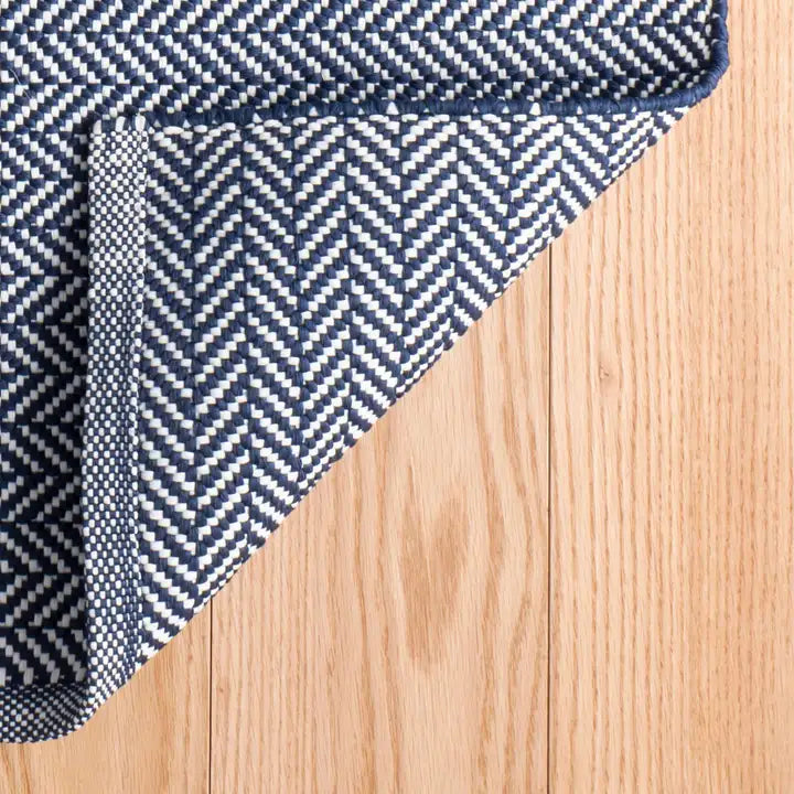 Dash & Albert - Herringbone Navy/Ivory Handwoven Indoor/Outdoor Rug