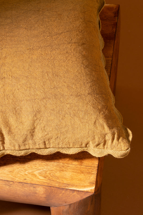 Vera Linen Scalloped Pillow - Tobacco (20" x 20")