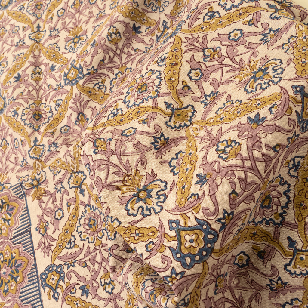 Luna Vine Tablecloth (104" x 60")