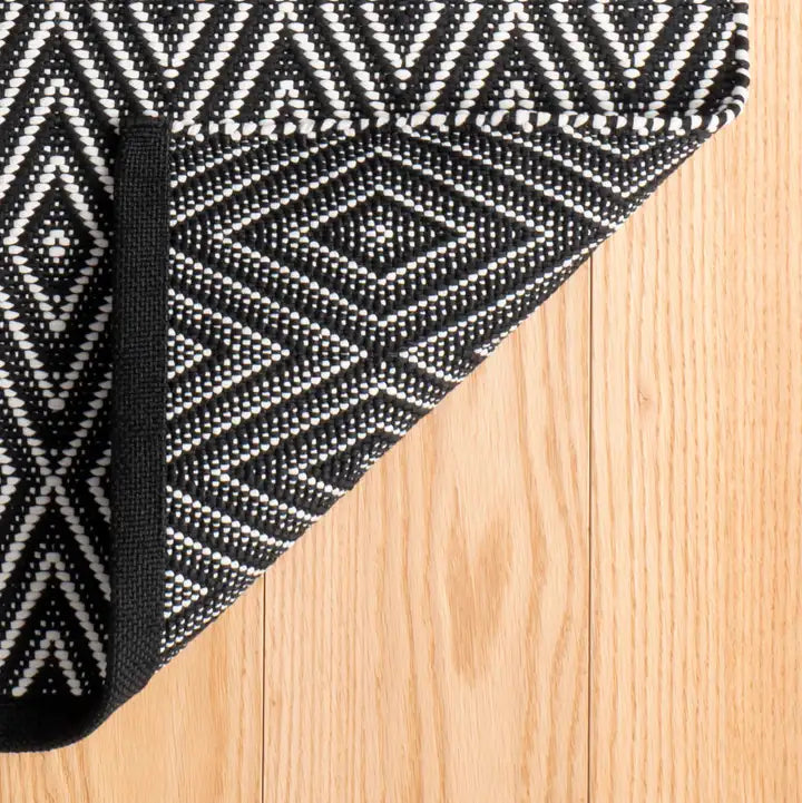 Dash & Albert - Diamond Black/Ivory Handwoven Indoor/Outdoor Rug