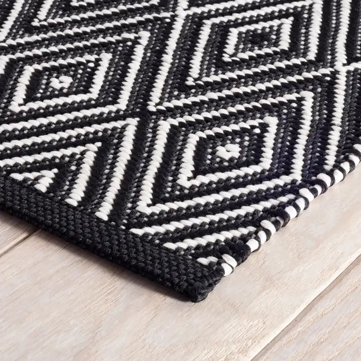 Dash & Albert - Diamond Black/Ivory Handwoven Indoor/Outdoor Rug