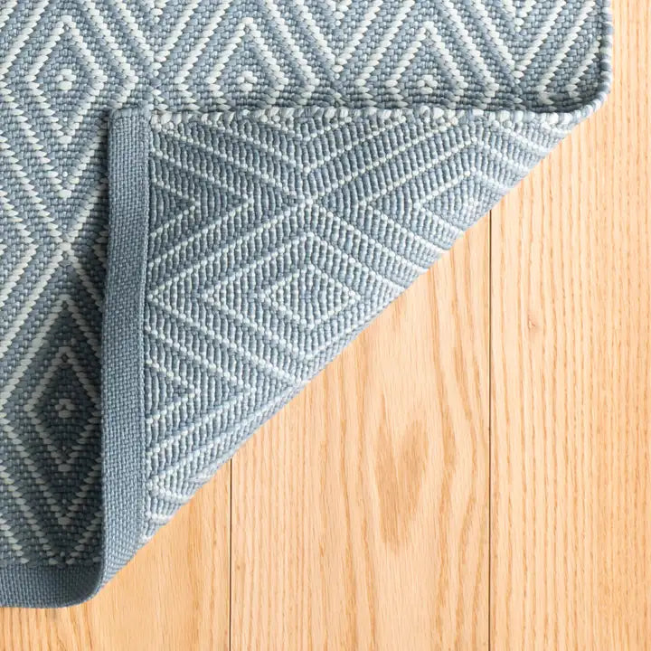 Dash & Albert - Diamond Slate/Light Blue Handwoven Indoor/Outdoor Rug