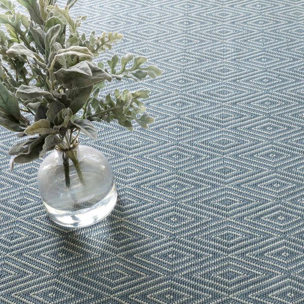 Dash & Albert - Diamond Slate/Light Blue Handwoven Indoor/Outdoor Rug