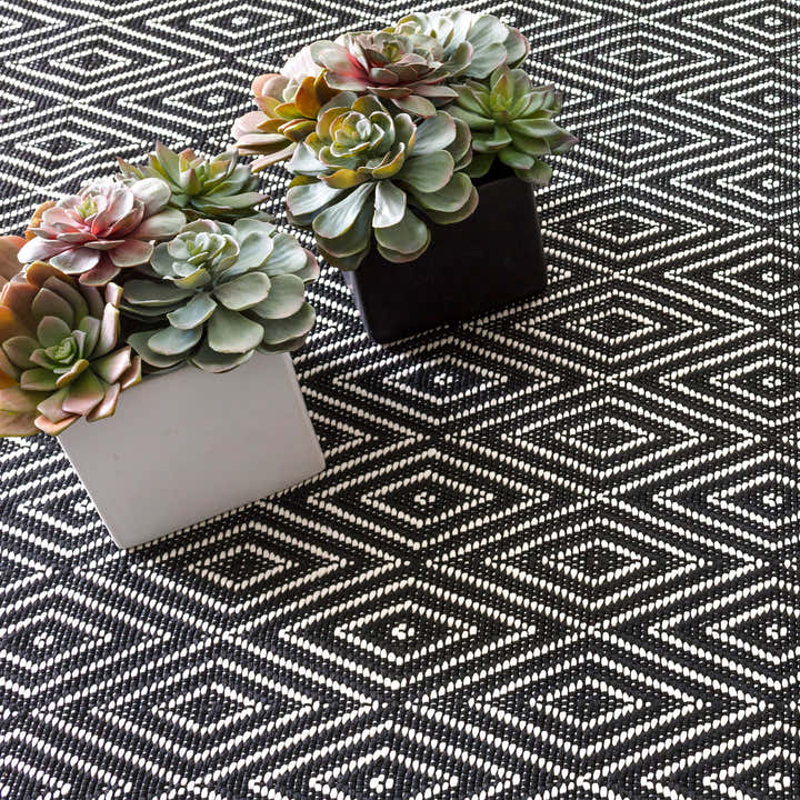 Dash & Albert - Diamond Black/Ivory Handwoven Indoor/Outdoor Rug