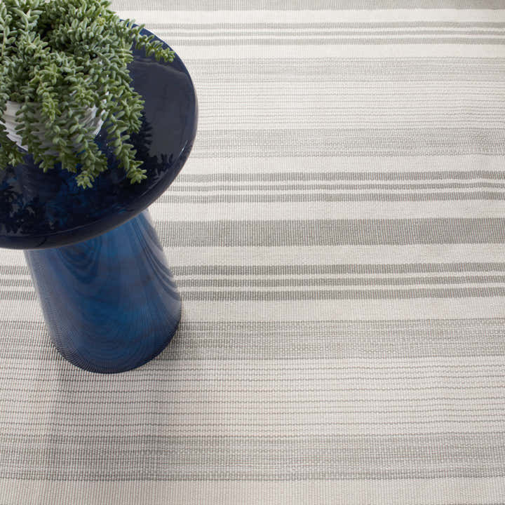 Dash & Albert - Quincy Stripe Platinum Handwoven Indoor/Outdoor Rug